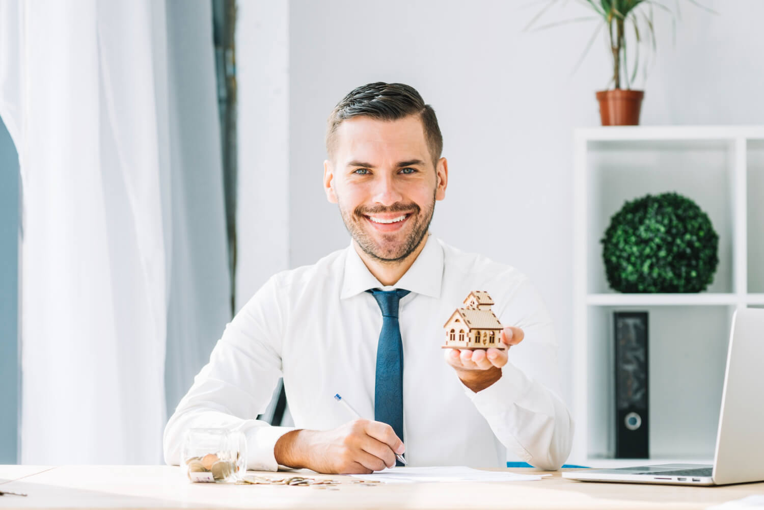 How to Become a Real Estate Agent in UAE: A Step-by-Step Guide